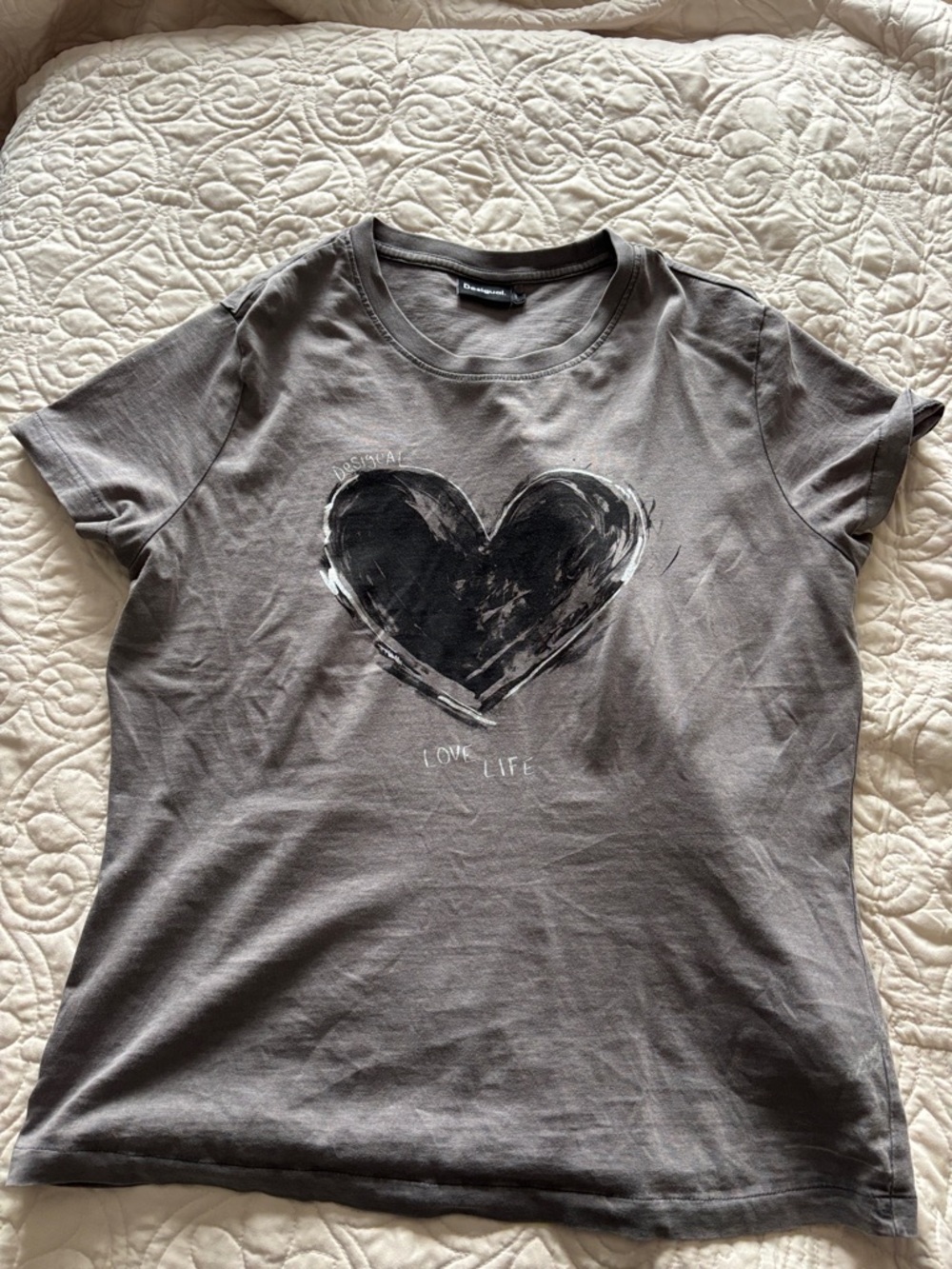 Desigual Gray Short-Sleeve Tee with Black Heart Graphic